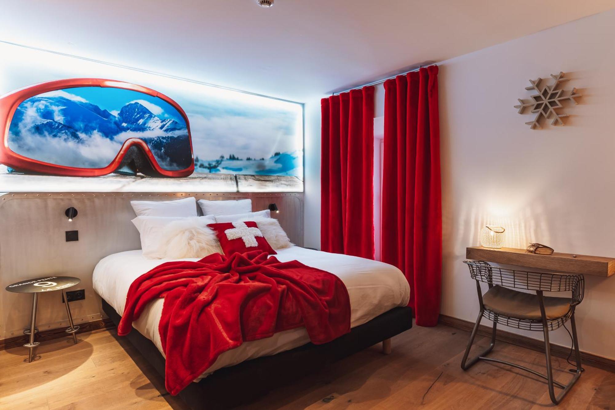 Grand Hotel L'Ermitage Font-Romeu-Odeillo-Via ภายนอก รูปภาพ